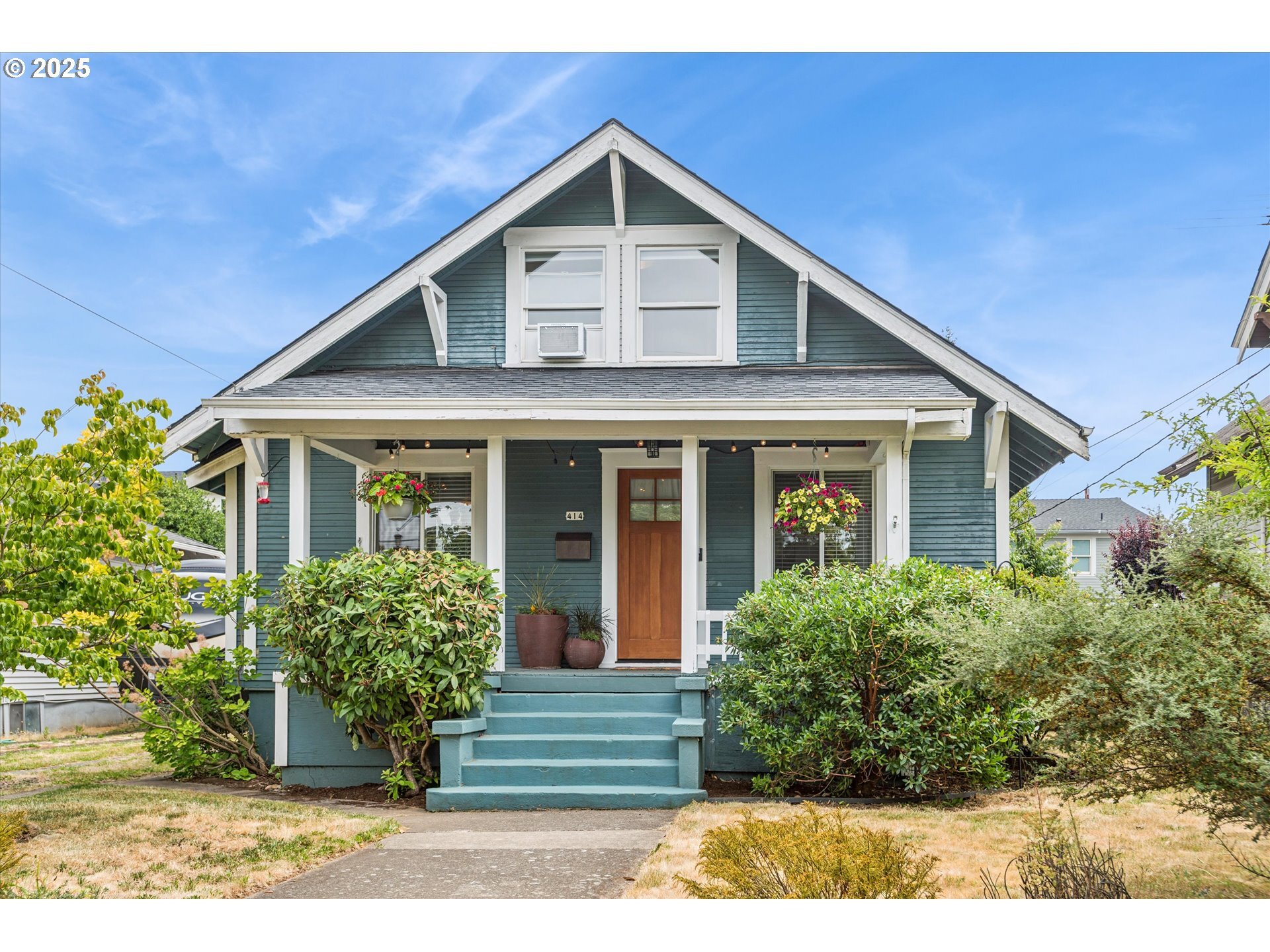 Property Photo:  414 NE 71st Ave  OR 97213 