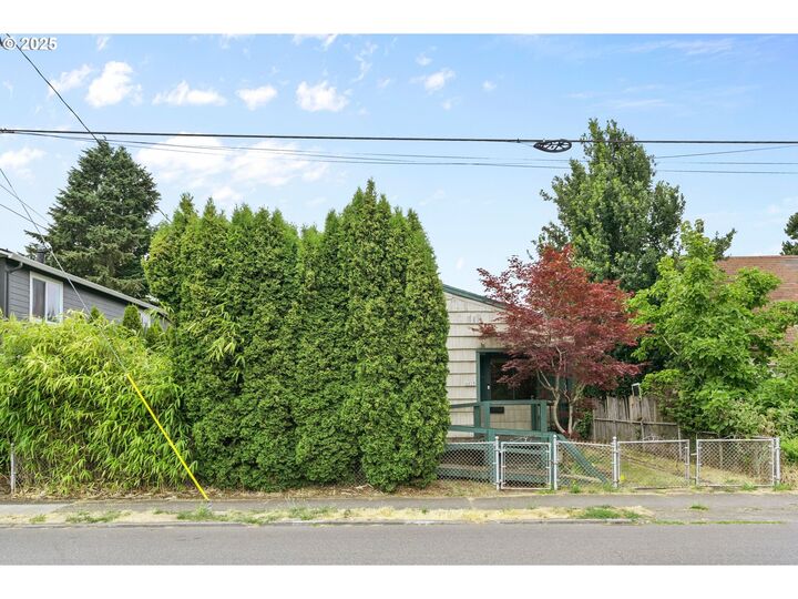 Property Photo: 6027 N Greeley Ave OR 97217