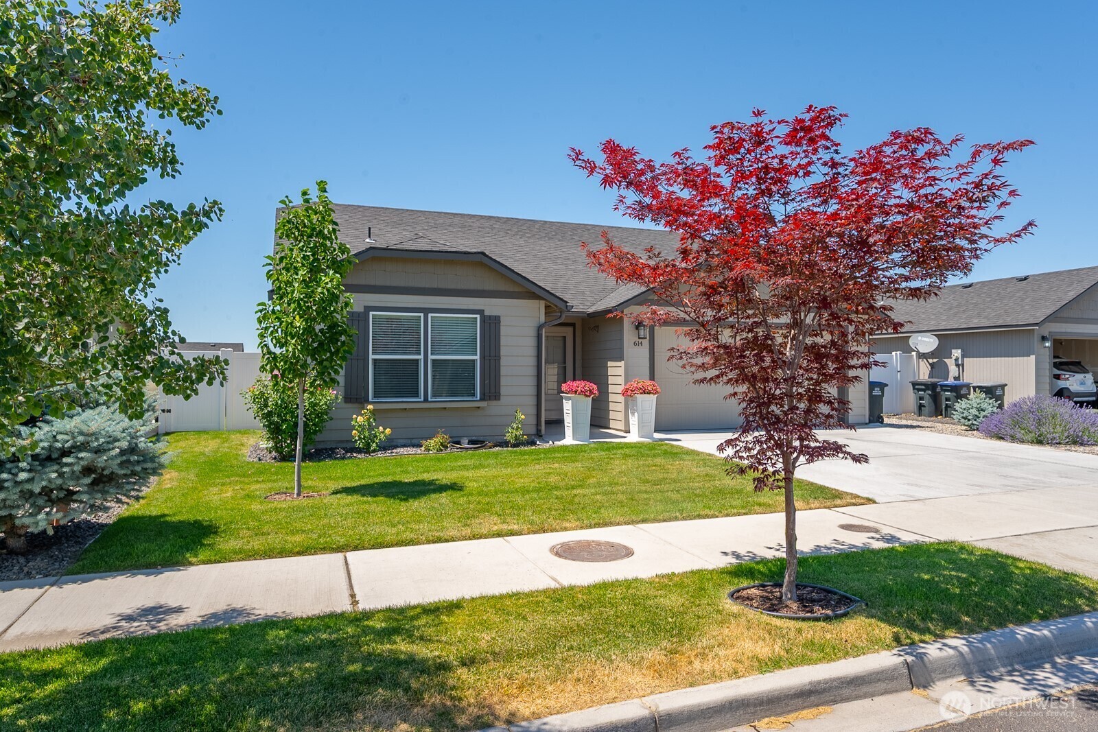 Property Photo: 614 S Rees Street WA 98837