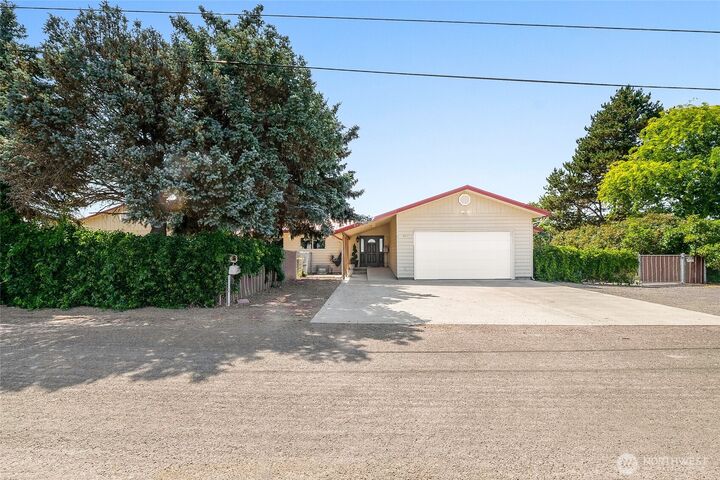 Property Photo:  4814  Road M  NE  WA 98837 