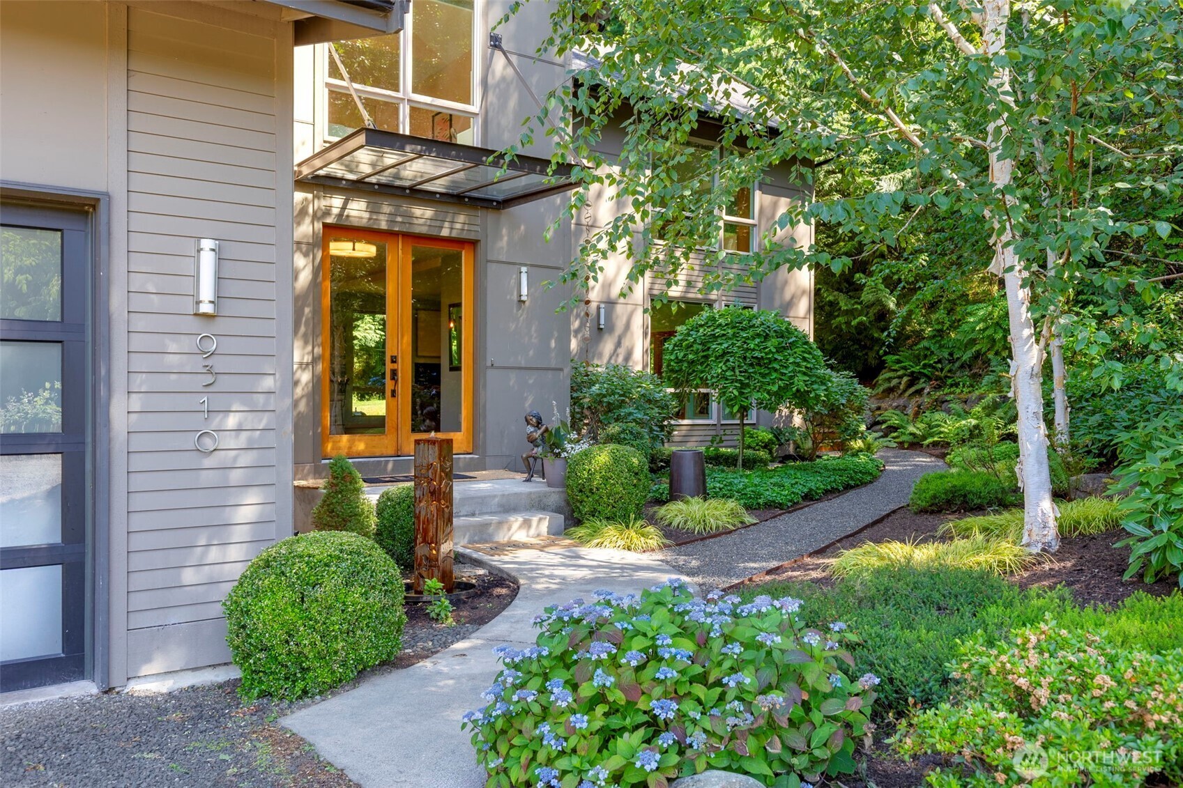 Property Photo:  9310  Hemlock Avenue NE  WA 98110 