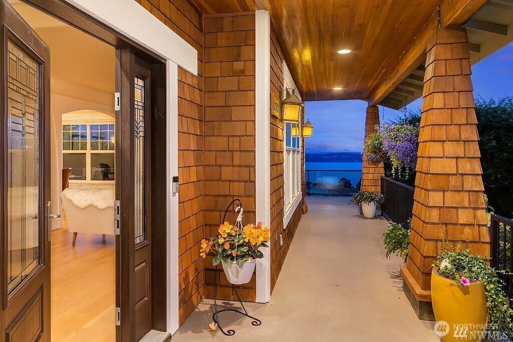 Property Photo: 6248 Spinnaker Ridge Lane WA 98236