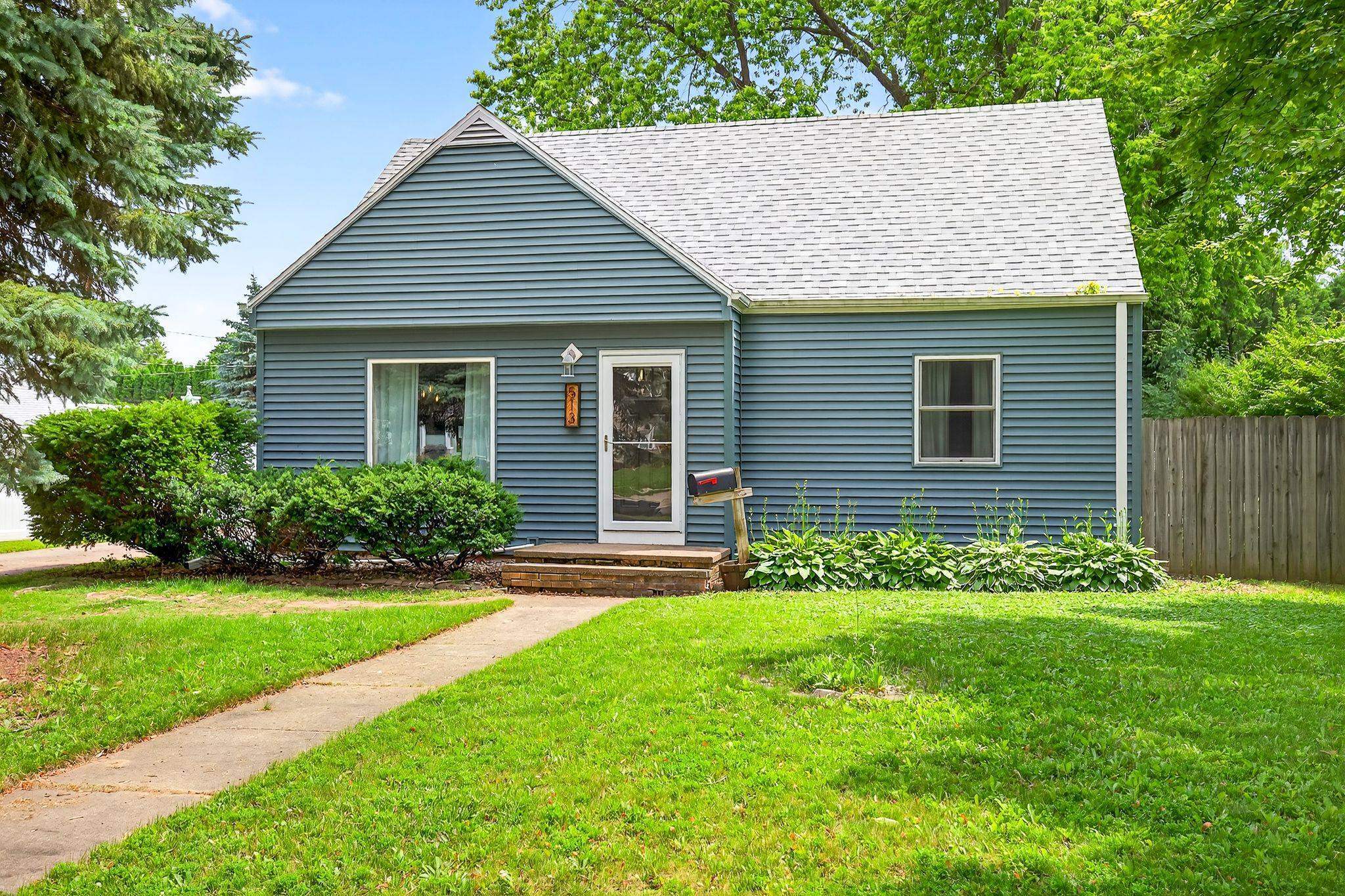 Property Photo: 513 E Glendale Avenue WI 54911-2942