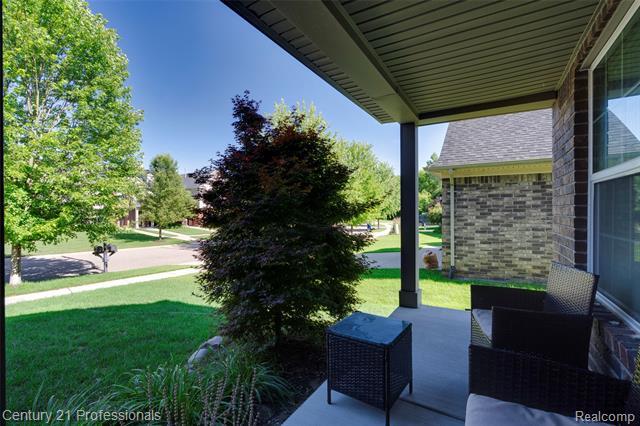 Property Photo: 28323 Oakmonte Circle MI 48165