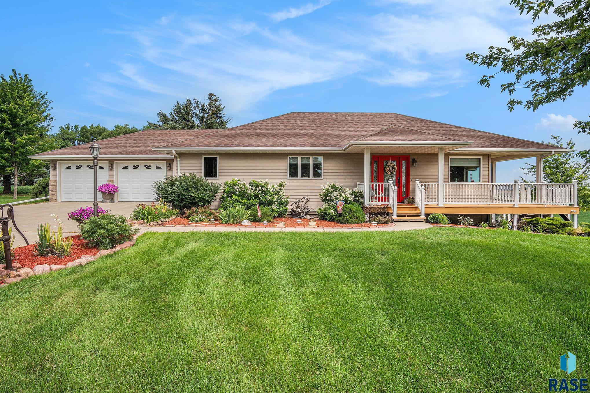 Property Photo: 1037 US 75 Ave SD 51246