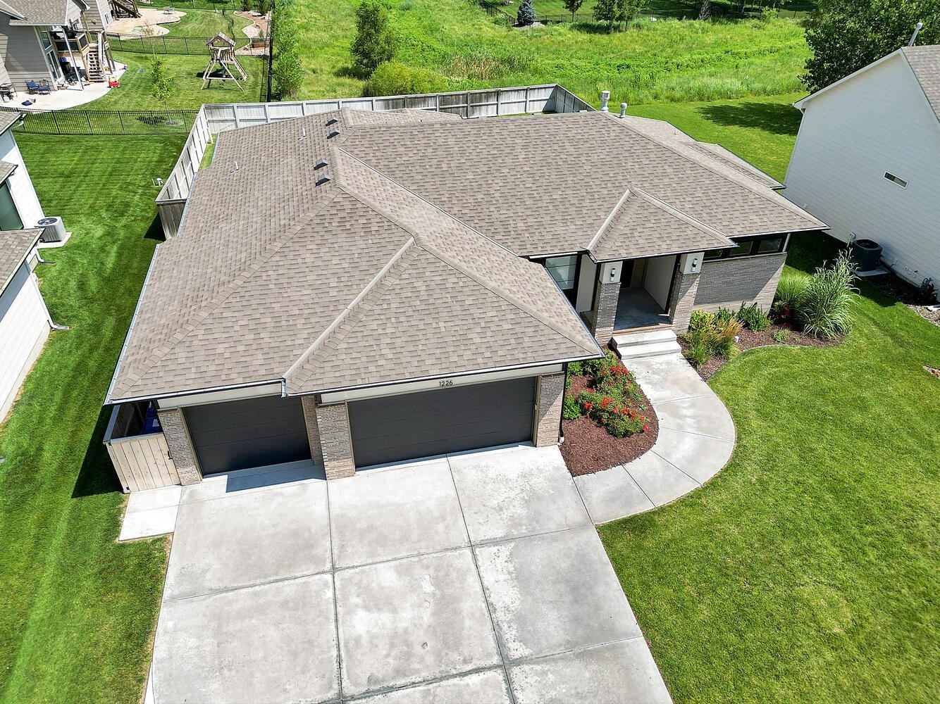 Property Photo:  1226 W Lakeway Ct  KS 67002 