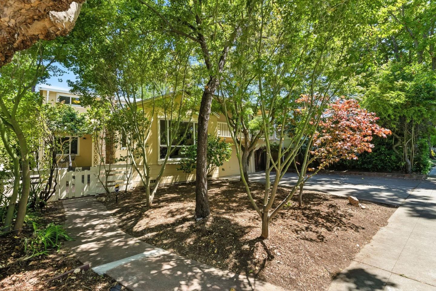 Property Photo: 409 Seville Way CA 94402