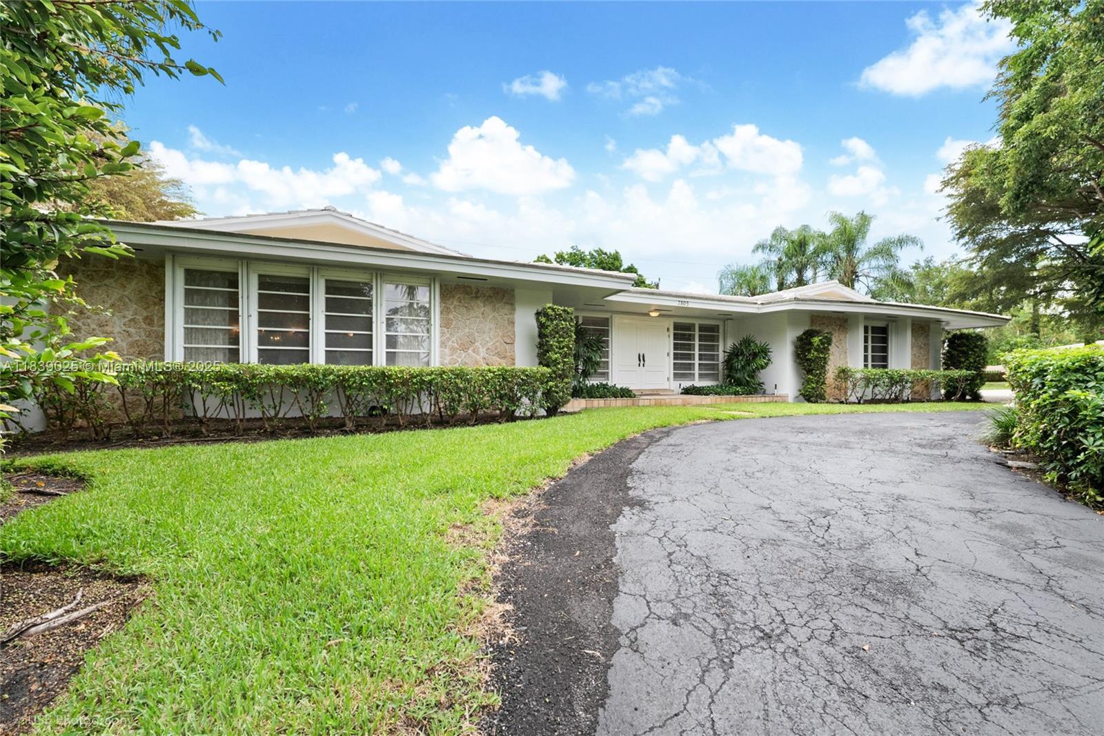 7805 SW 141st St  Palmetto Bay FL 33158 photo