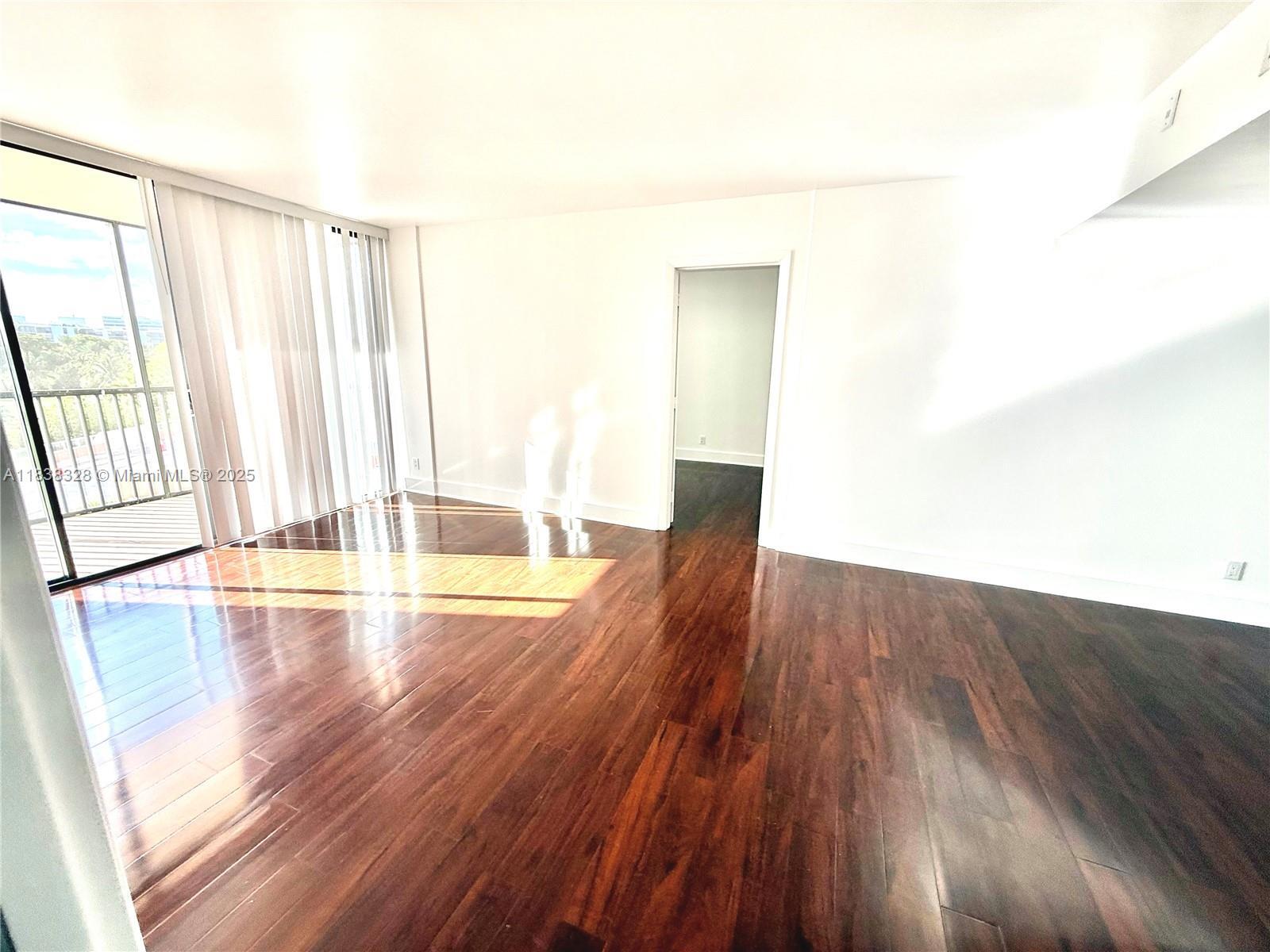 20335 W Country Club Dr 502  Aventura FL 33180 photo
