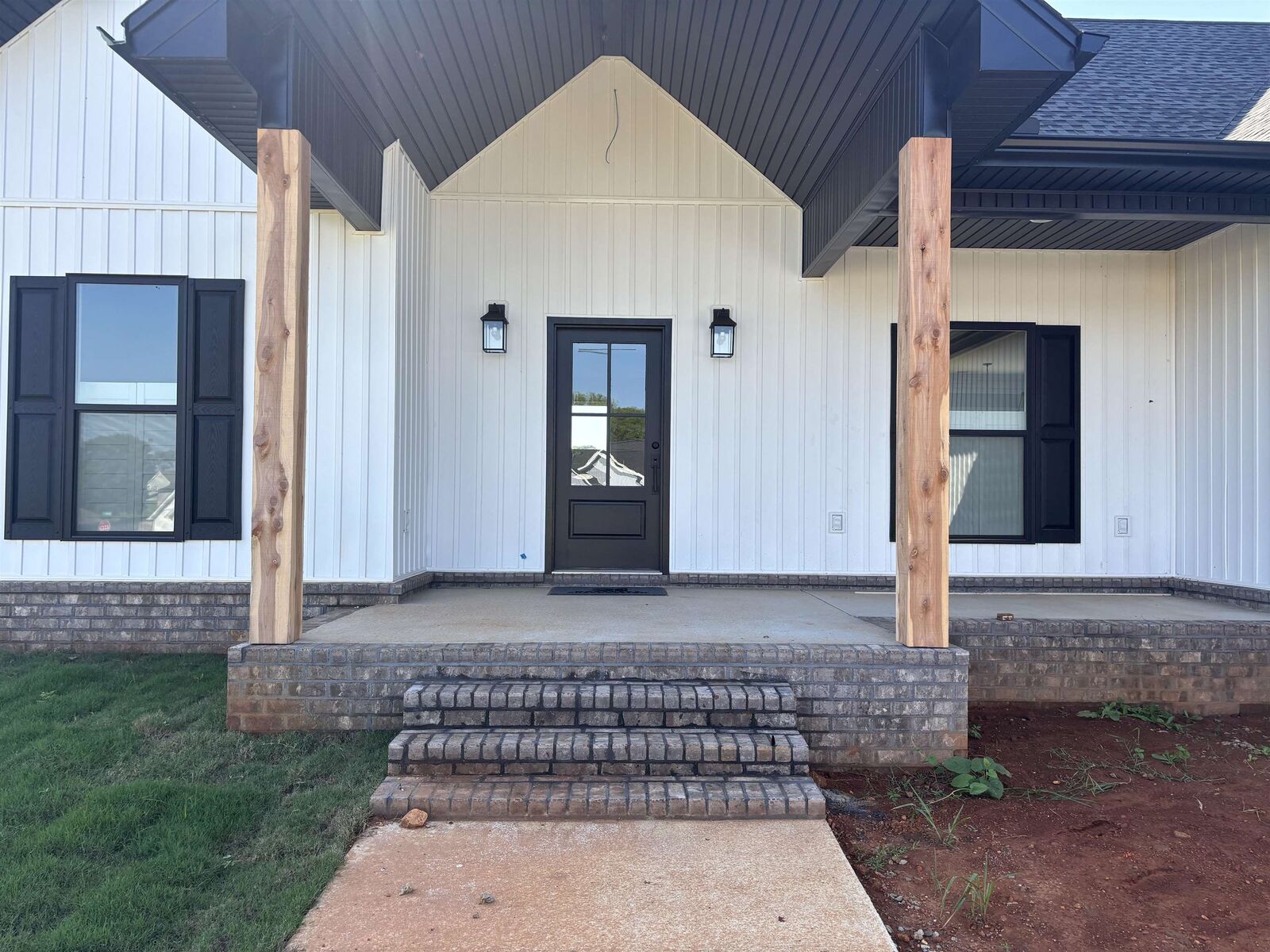 Property Photo:  20 Ridge Dr  AL 35661 - MUSCLE S 