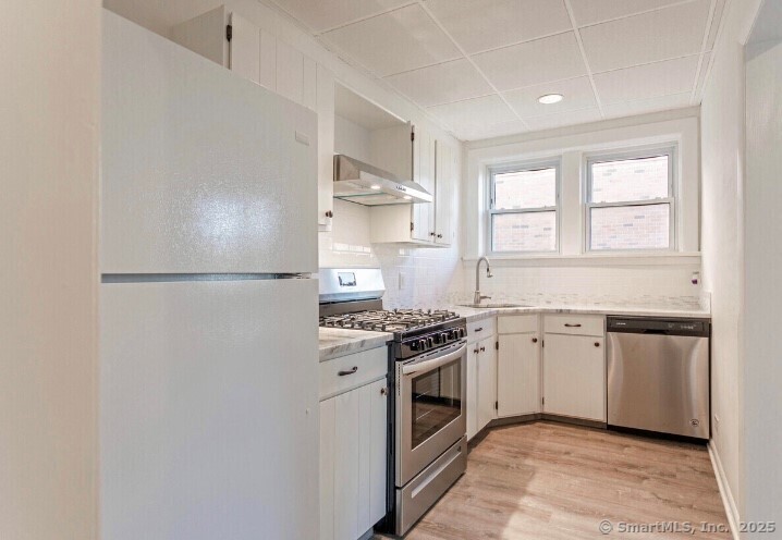 Property Photo:  77 Glenbrook Road Apt 203  CT 06902 