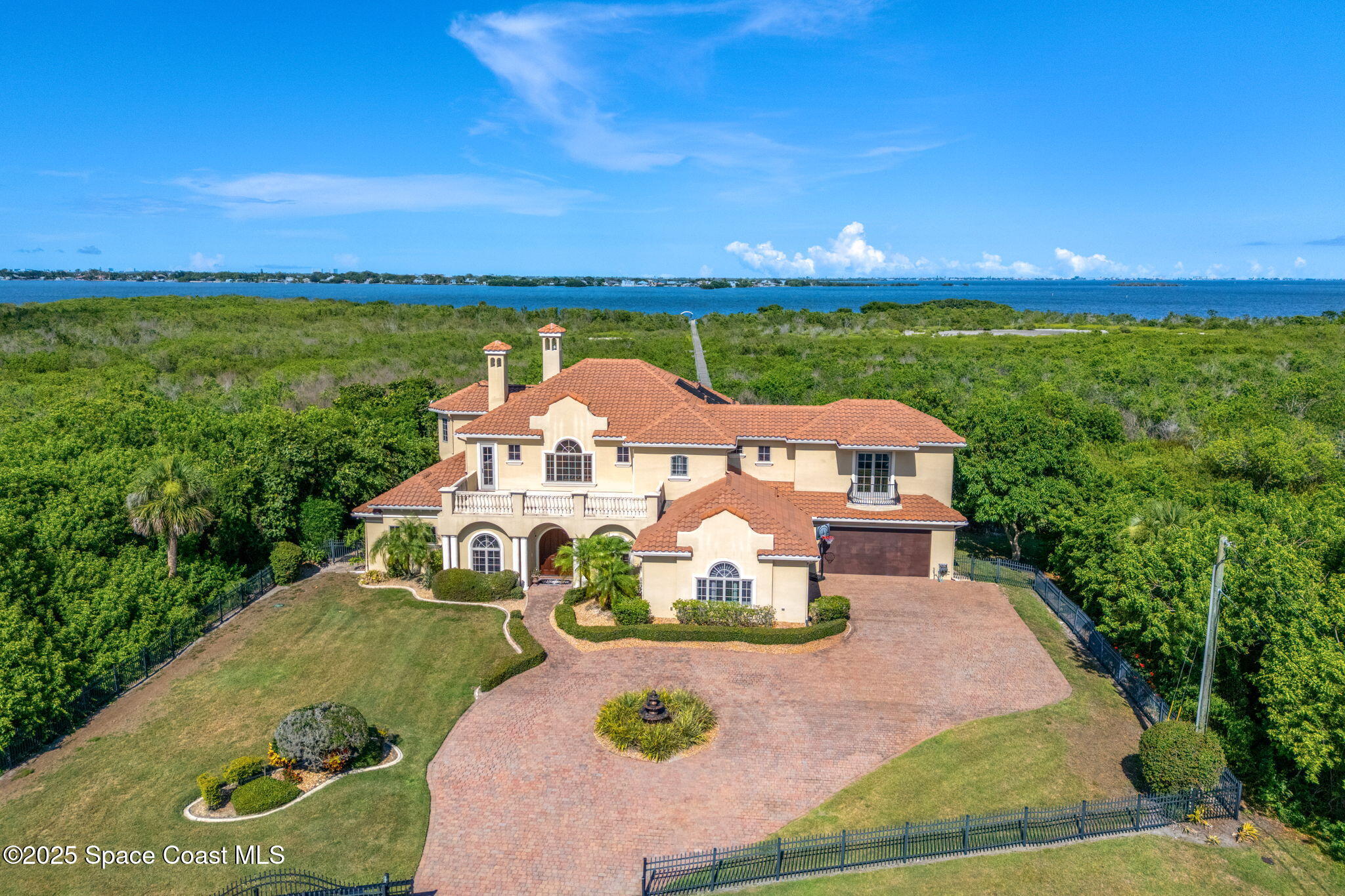 Property Photo: 3120 S Courtenay Parkway FL 32952