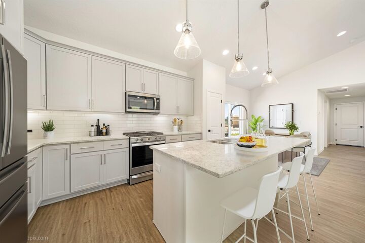 Property Photo:  23014 E Edgewater Ln  WA 99019 