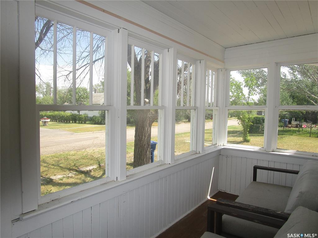 Property Photo:  12 4th Street E  SK S4A 0W9 