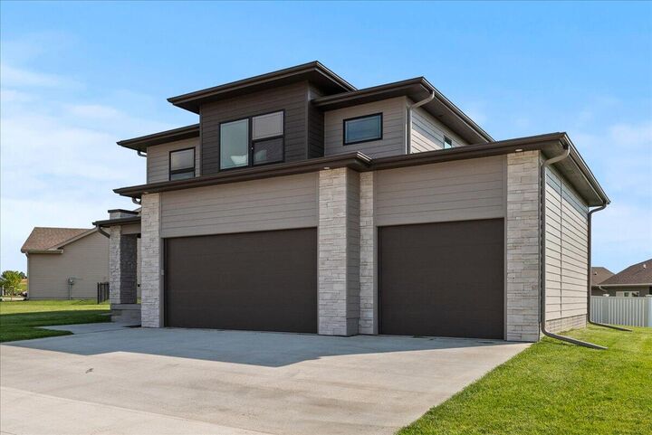 Property Photo:  202 Augusta Drive  IA 51575 