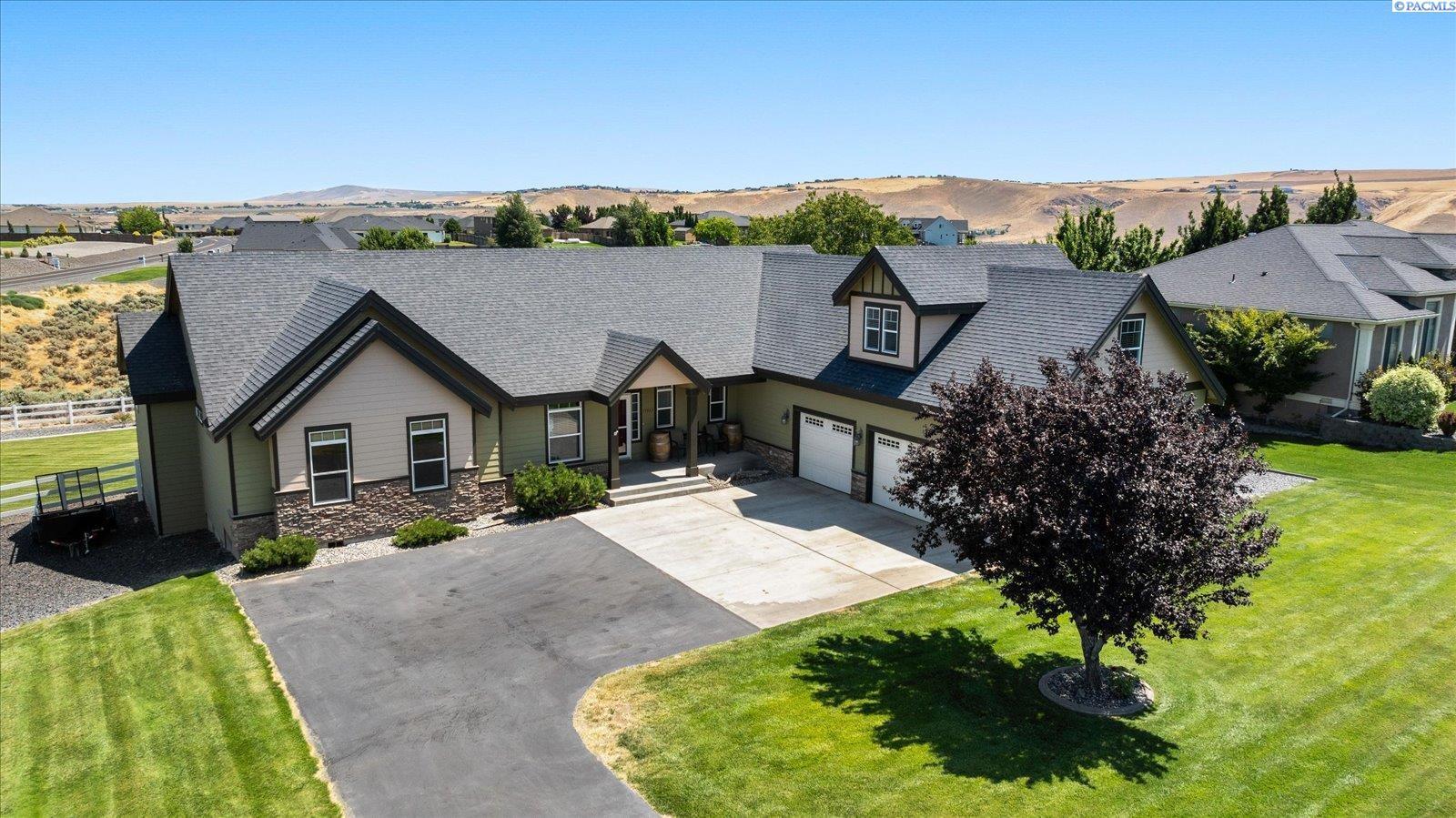 Property Photo: 15923 S Clear View Lp WA 99338