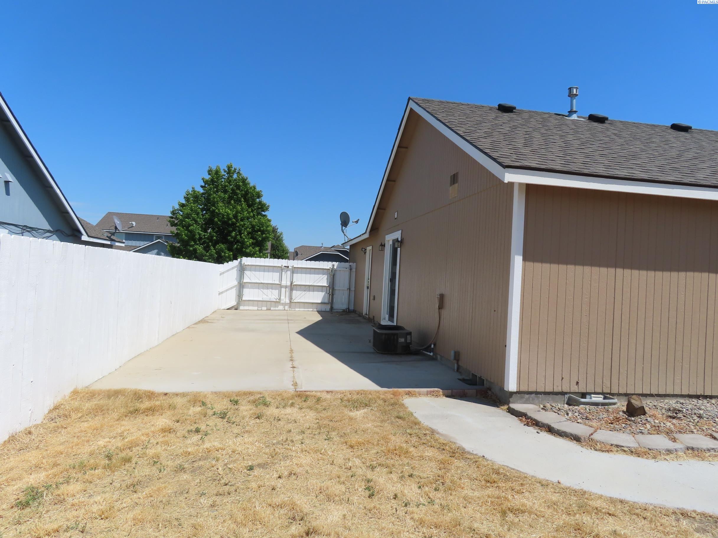 Property Photo: 5608 Westport Ln WA 99301