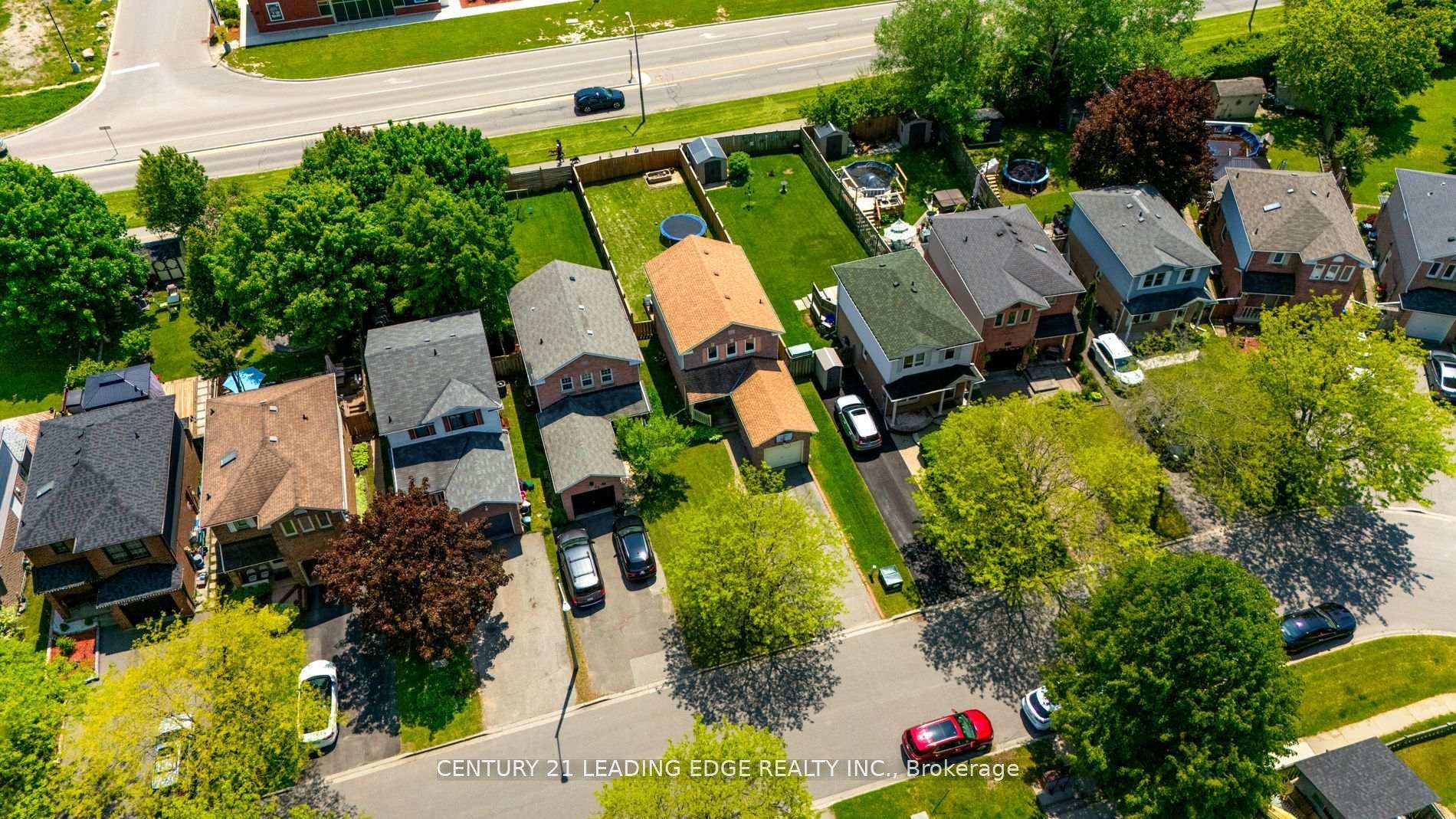 Property Photo:  55 Turnberry Crescent  ON L1E 1A4 