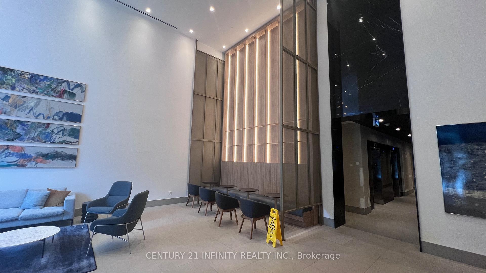 Property Photo:  430 Square One Drive 3509  ON L5B 0L6 