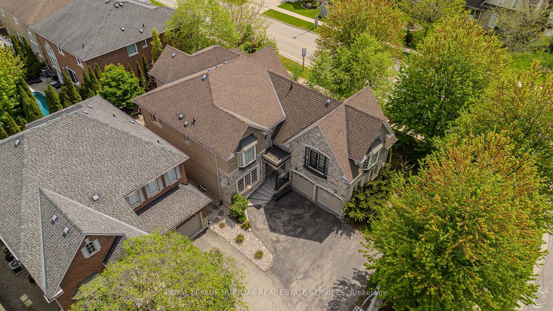 Property Photo: 373 Burloak Drive ON L6L 6W8