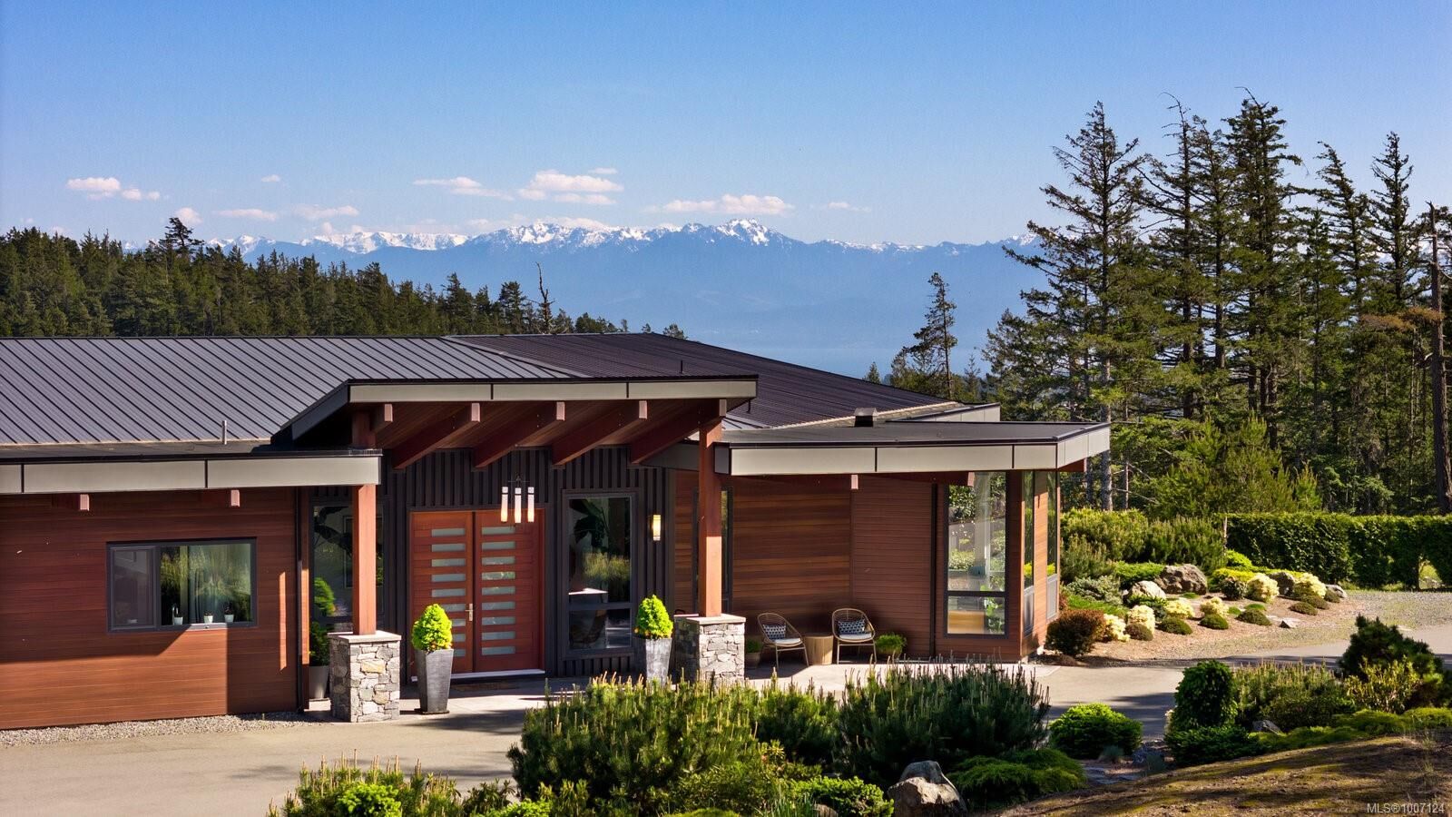 Property Photo: 1570 Zanita Hts BC V9C 4H4