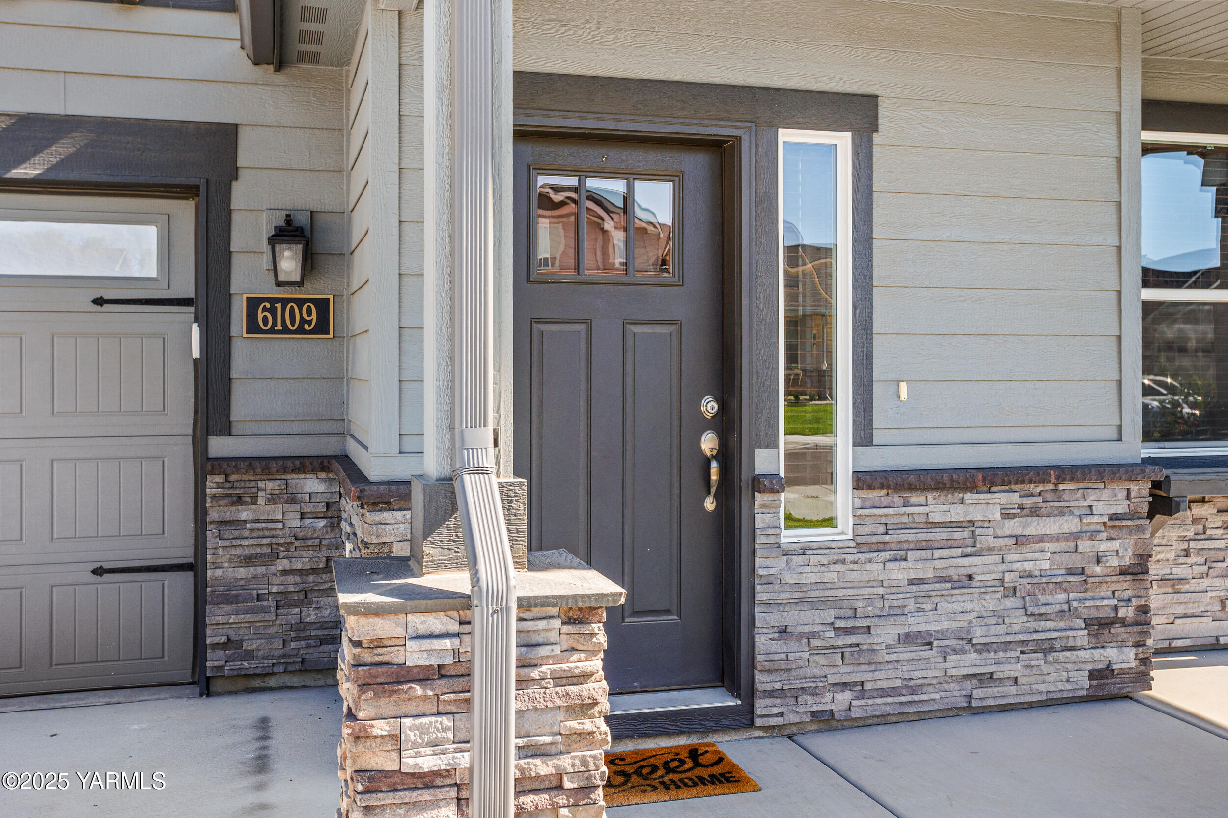 Property Photo: 6109 Cottonwood Lp WA 98903