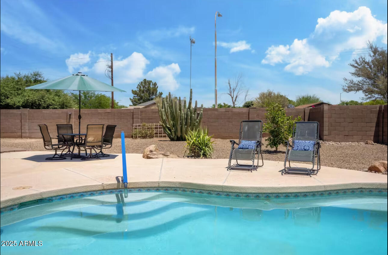 Property Photo: 8311 W Dreyfus Drive AZ 85381