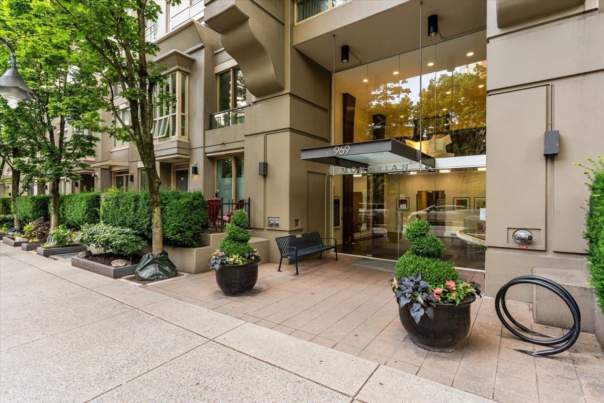 Property Photo:  969 Richards Street 2402  BC V6B 1A8 