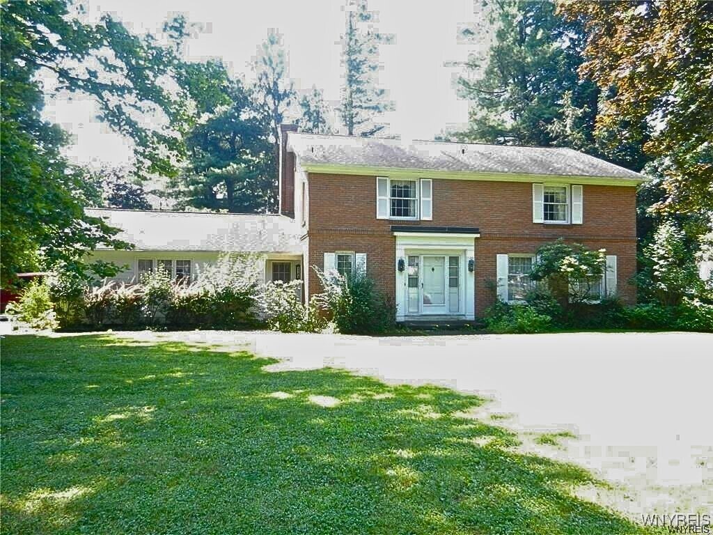 Property Photo: 216 Roycroft Circle NY 14052