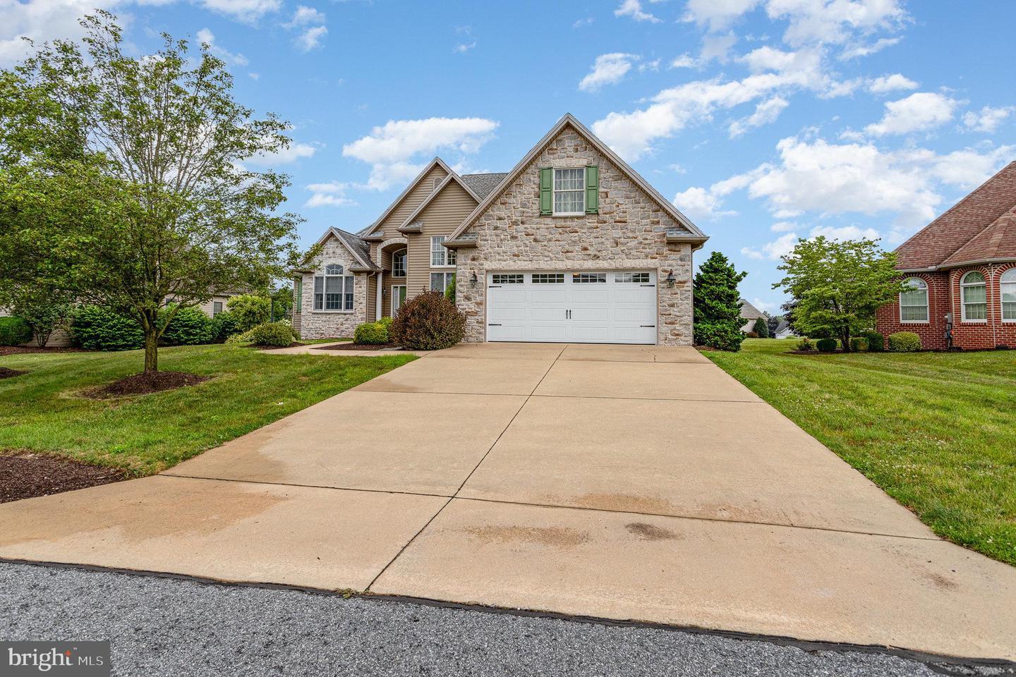 Property Photo: 930 Cyprus Lane PA 17050