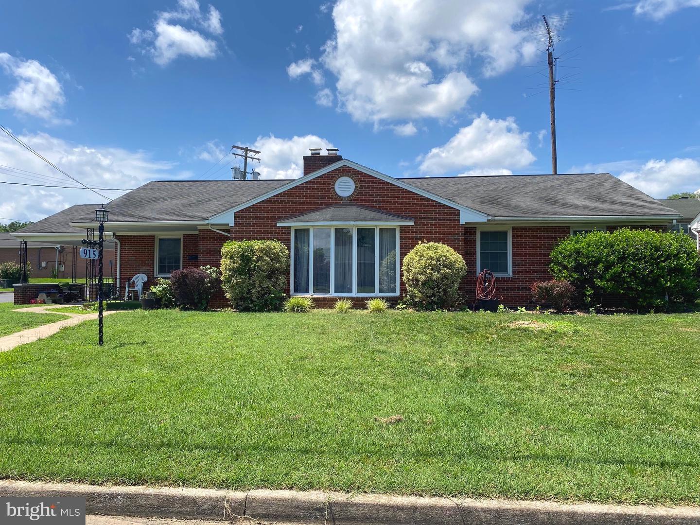 Property Photo: 915 Florida Avenue WV 25401