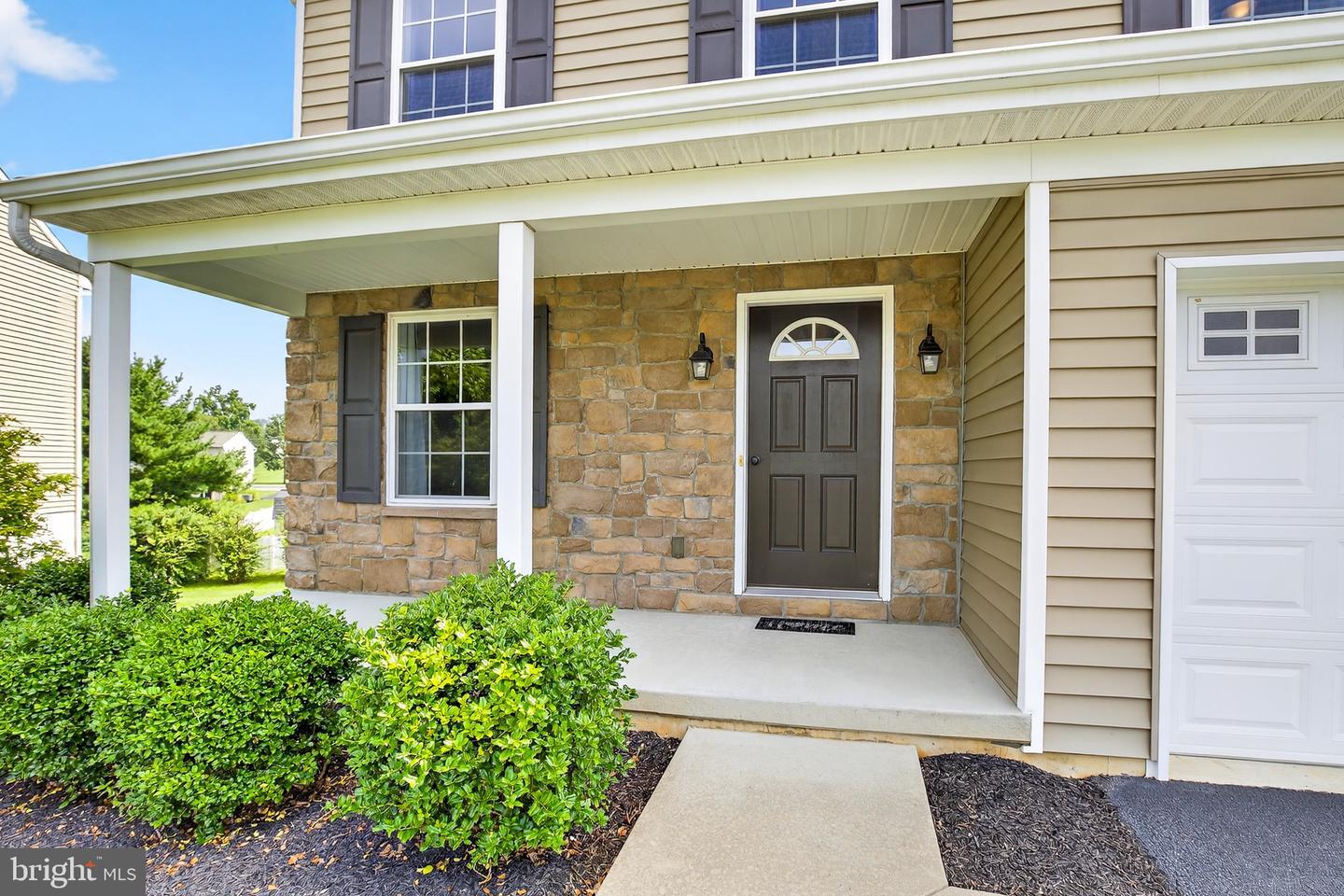 Property Photo: 122 Lakeside Crossing PA 17552