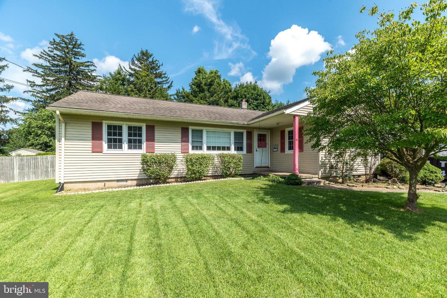 Property Photo:  52 Fairway Drive  PA 19067 