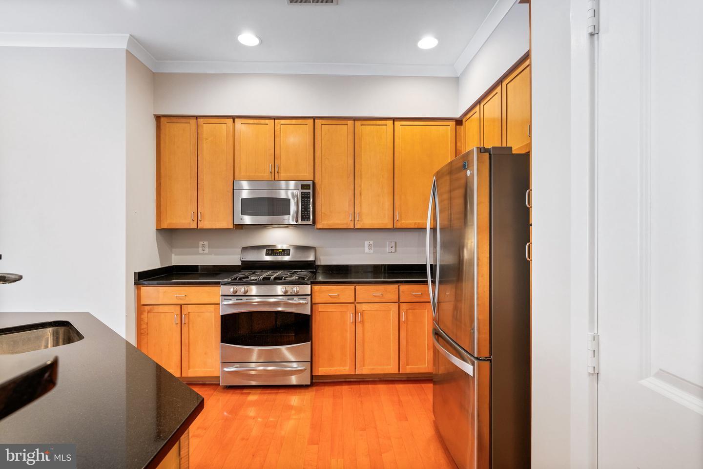 Property Photo: 2220 Fairfax Drive Ph07 VA 22201