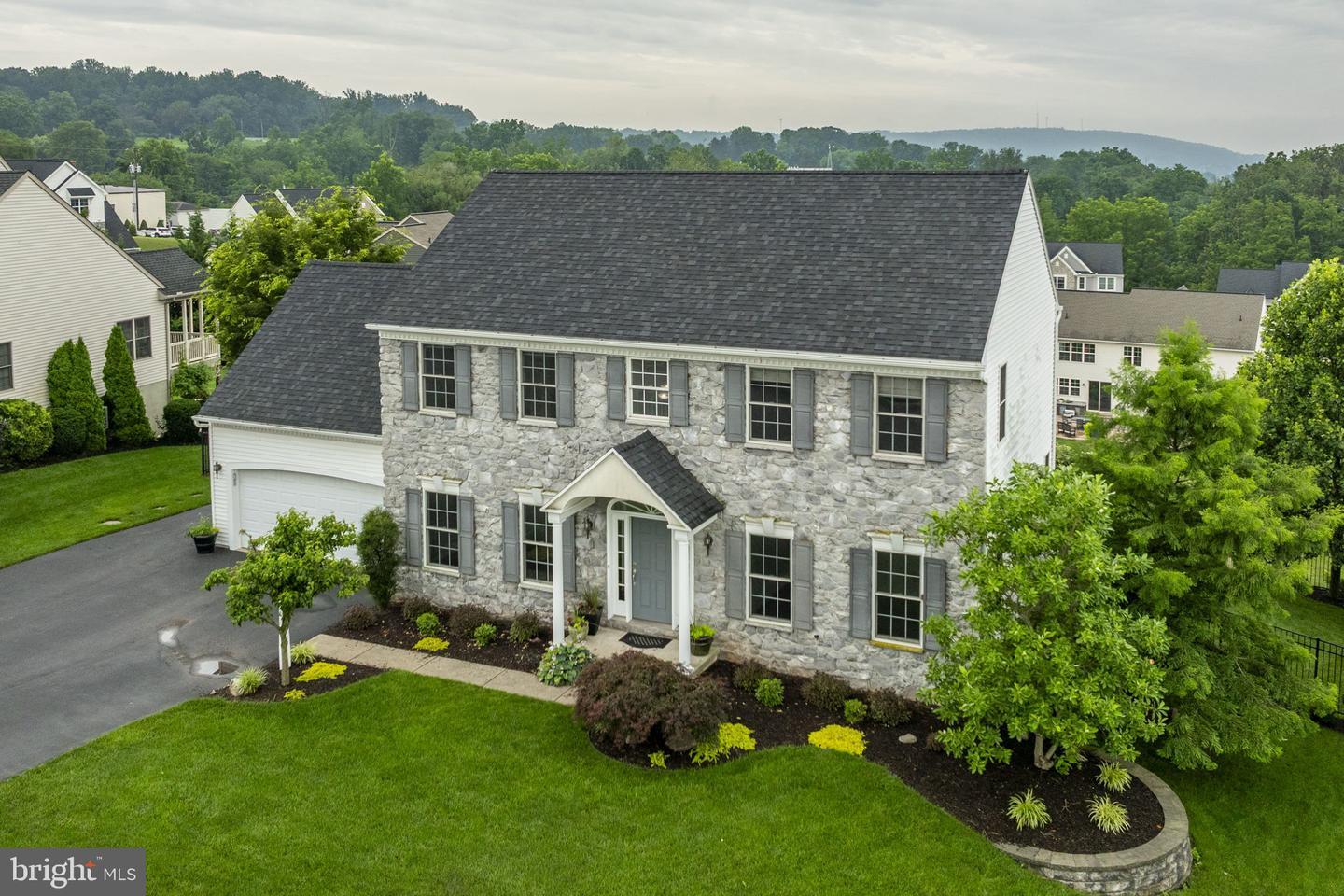 Property Photo:  4 Surrey Drive  PA 17578 