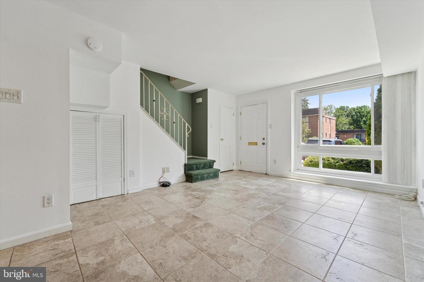 Property Photo: 100 E Glenolden Avenue T-8 PA 19036