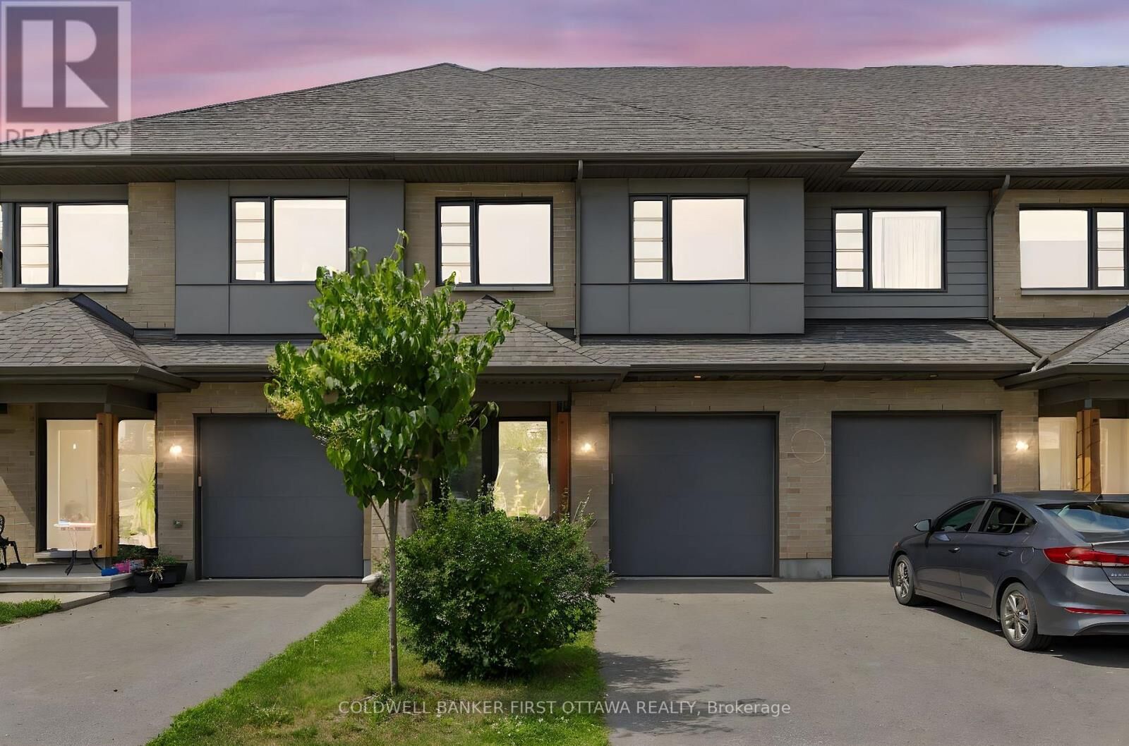 Property Photo: 821 Quartet Avenue ON K1X 0C4