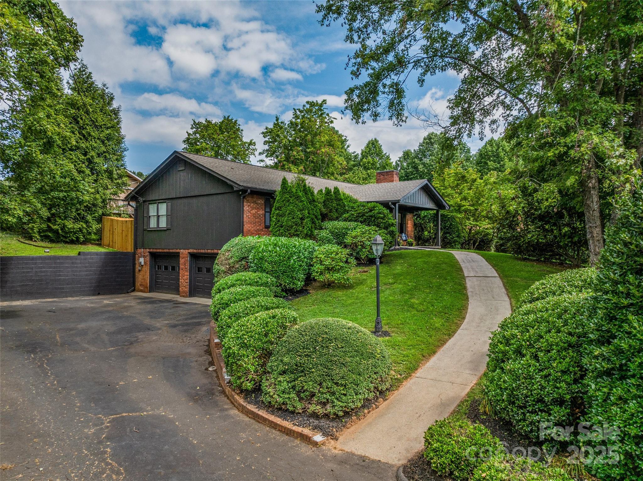 Property Photo:  3 Acorn Road  NC 28804 
