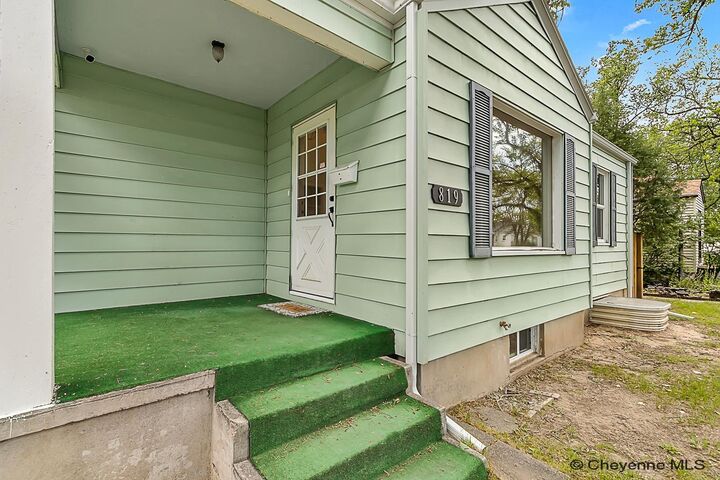 Property Photo: 819 W 1st Ave WY 82001
