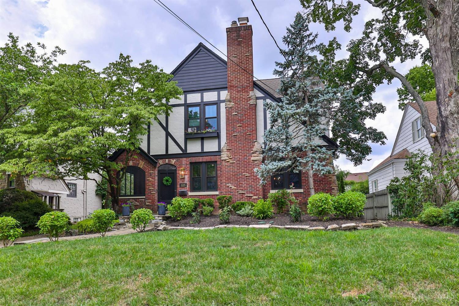 Property Photo: 1123 Salisbury Drive OH 45226