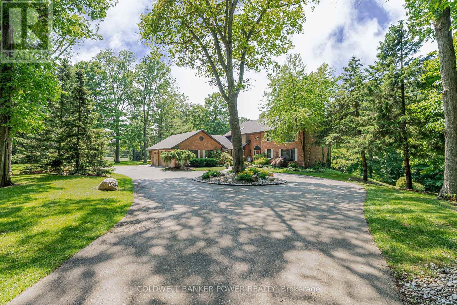 Property Photo: 11 Old Oak Lane ON N6K 3S6
