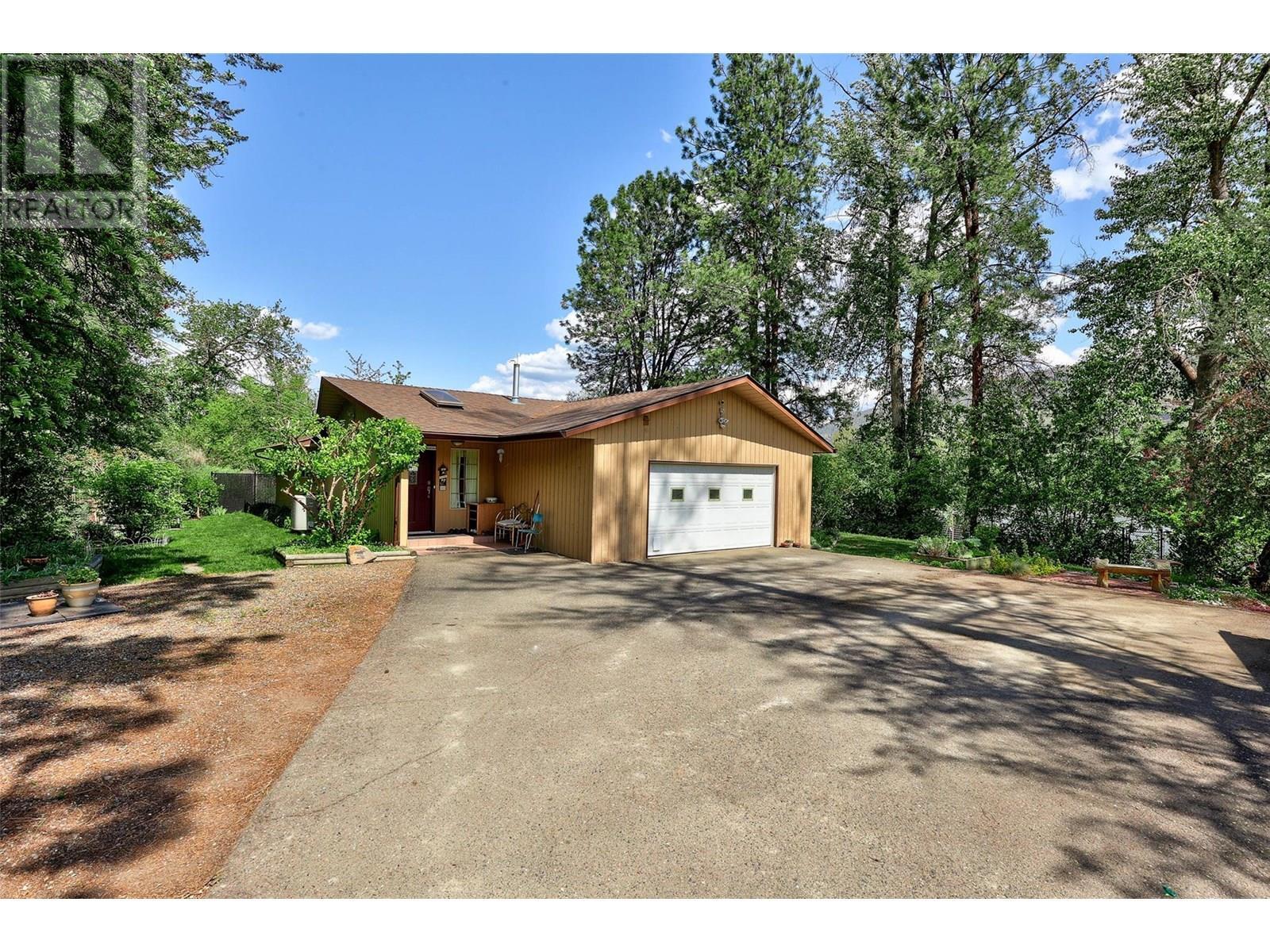 Property Photo: 4611 Westsyde Road BC V2B 8N3