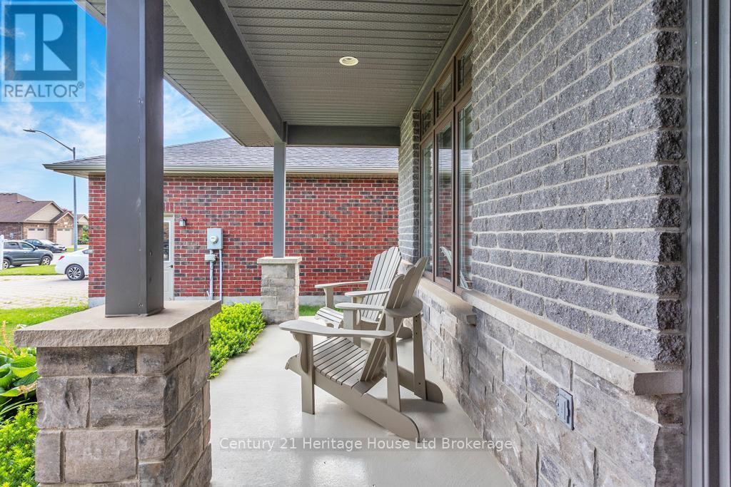Property Photo:  12 Oliver Crescent  ON N0M 2M0 