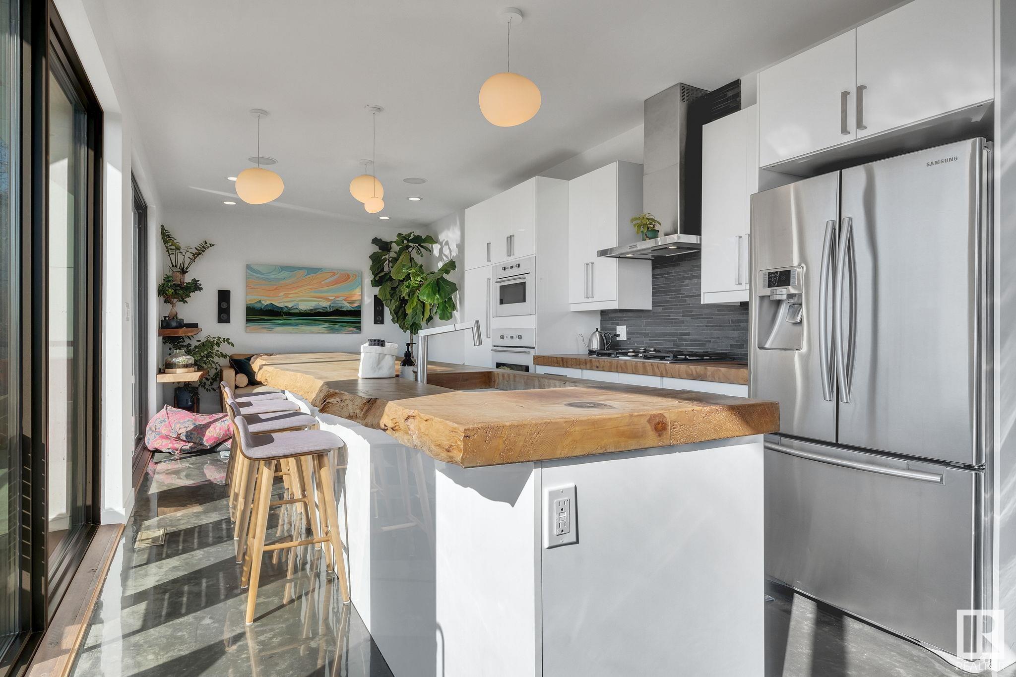 Property Photo: 9457 100A Avenue NW AB T5H 0A6