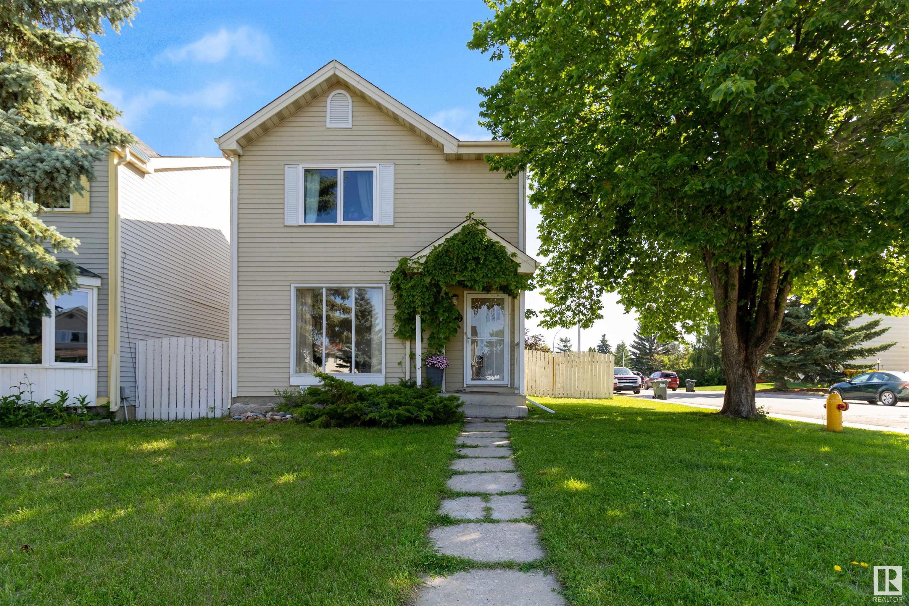 Property Photo: 290 Vantage Lane AB T8A 4J2