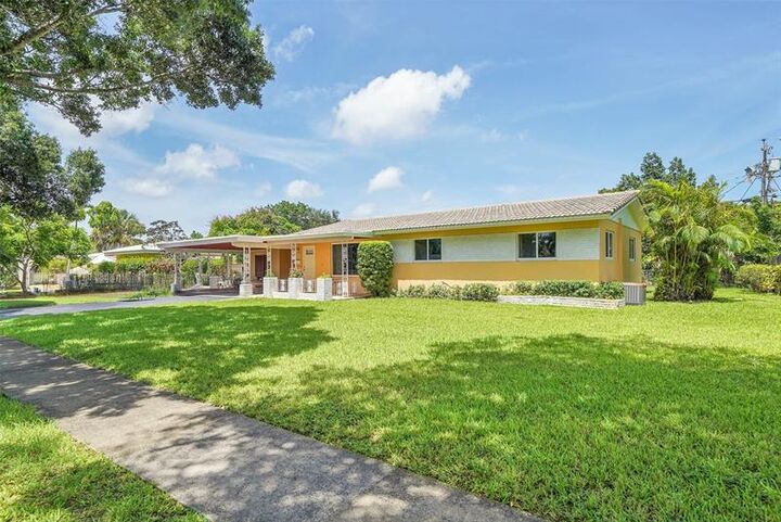 Property Photo: 202 SW 53 Ave FL 33317