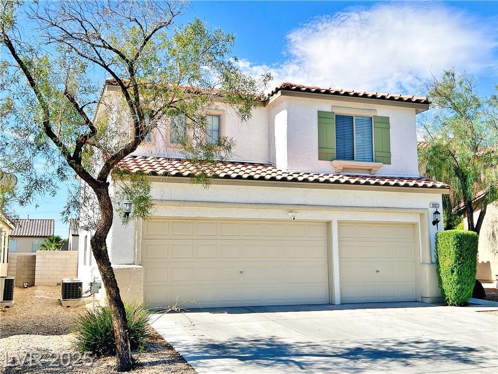 Property Photo: 10023 Canyon Hills Avenue NV 89148