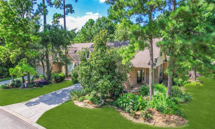 Property Photo: 2 Wrenfield Place TX 77384