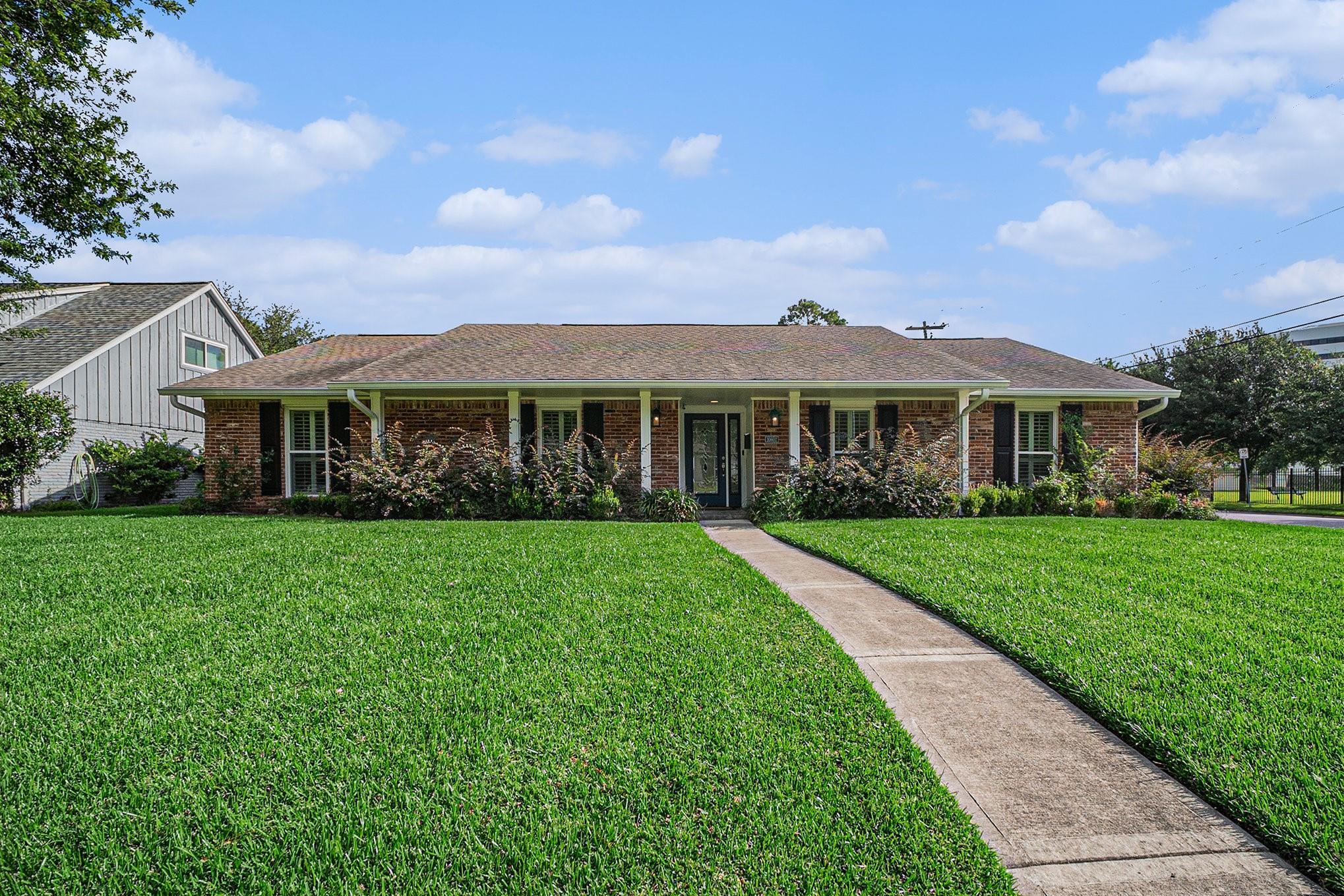 Property Photo: 10602 Del Monte Drive TX 77042