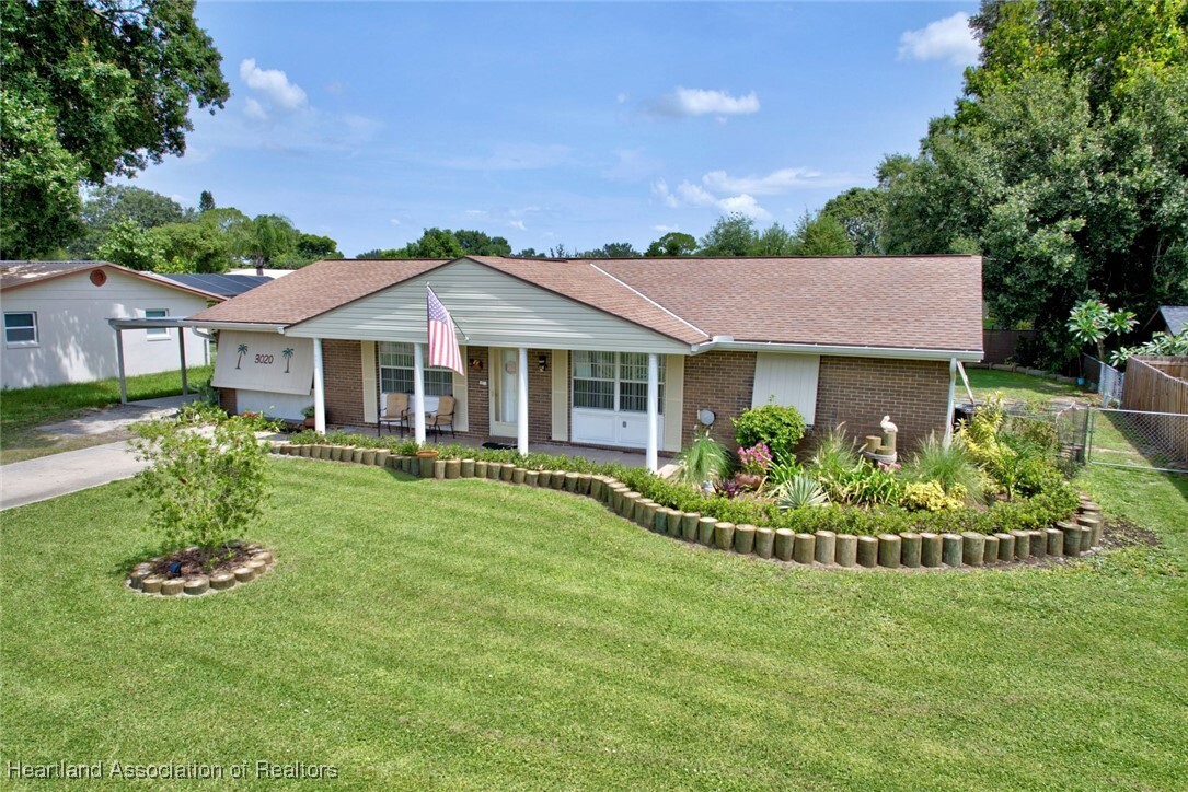 Property Photo: 3020 Parkwood Road FL 33872